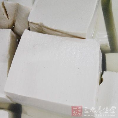 羊肉,竹蔗,馬蹄,蘿卜,凍豆腐,菜心,油,姜,蒜頭 羊肉,竹蔗,馬蹄,蘿卜,凍豆腐,菜心,油,姜,蒜頭