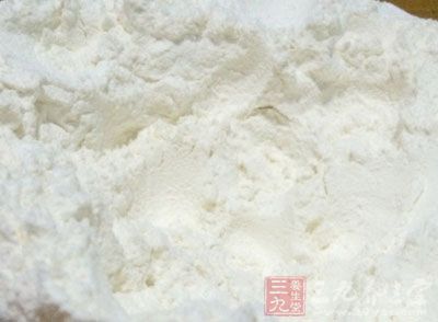雞蛋4個，面粉100克，澱粉少許
