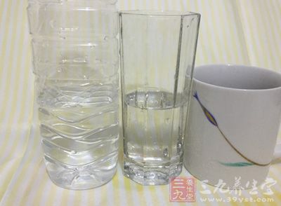 高筋面粉500克，清水260克，酵母5克，白砂糖20克，高筋面粉50克