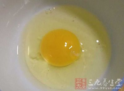 鮮奶55克,黃油55克,低筋面粉60克,蛋黃4.5個 鮮奶55克,黃油55克,低筋面粉60克,蛋黃4.5個
