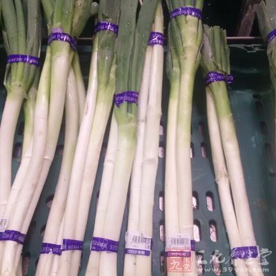 青蔥半斤,燙面面團一斤,豬油少許 青蔥半斤,燙面面團一斤,豬油少許