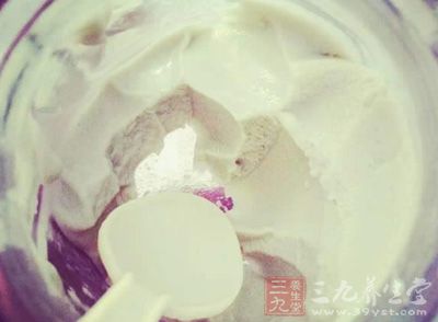 6寸戚風蛋糕片2片、鮮奶油200克 6寸戚風蛋糕片2片、鮮奶油200克