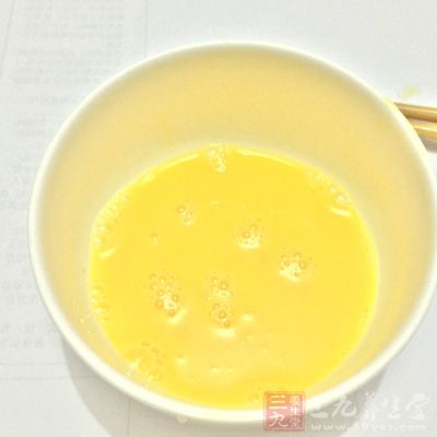 6個蛋白,75克低粉,130克細砂糖,半個檸檬的汁 6個蛋白,75克低粉,130克細砂糖,半個檸檬的汁