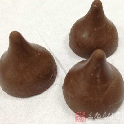 戚風蛋糕3片,淡奶油,細砂糖,巧克力 戚風蛋糕3片,淡奶油,細砂糖,巧克力