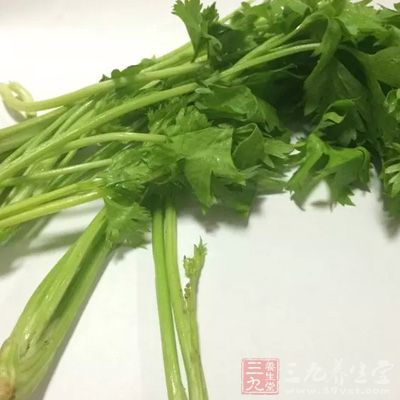 豬肉7兩、香芹三顆、紅蘿卜中個一個 豬肉7兩、香芹三顆、紅蘿卜中個一個