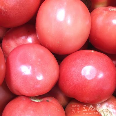 洋蔥1個，西紅柿1個，蒜瓣4個
