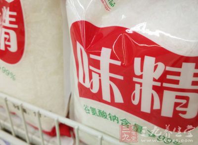 滑子蘑、芹菜丁、川椒丁、鹽、味精、糖、麻椒油、蔥、姜、蒜、澱粉 滑子蘑、芹菜丁、川椒丁、鹽、味精、糖、麻椒油、蔥、姜、蒜、澱粉