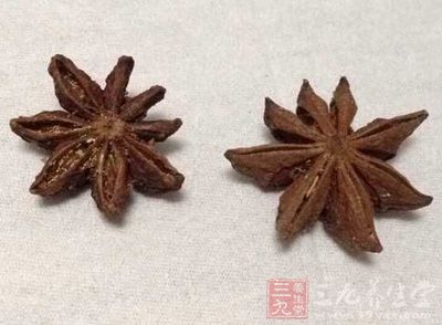 八角兩個，花椒一小匙，桂皮兩小塊