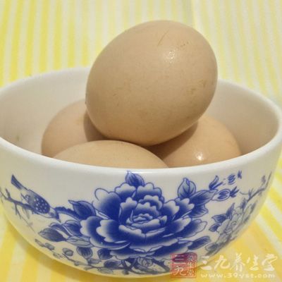 高粉200g，牛肉松適量，牛奶110ml，白砂糖10g，鹽少許，雞蛋1個
