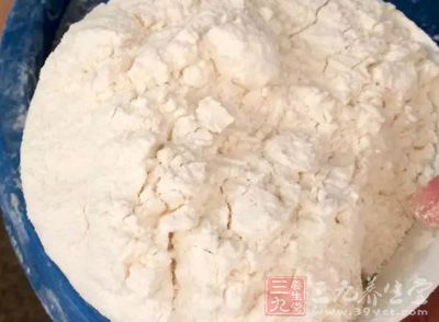 高粉200克,蔥花,酵母3克,溫水130ML,紅蔥酥,油,鹽 高粉200克,蔥花,酵母3克,溫水130ML,紅蔥酥,油,鹽