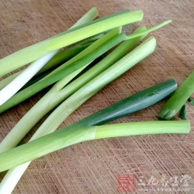 青蔥半斤,燙面面團一斤,豬油少許 青蔥半斤,燙面面團一斤,豬油少許