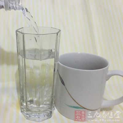 面粉200克,水80毫升,花椒10克 面粉200克,水80毫升,花椒10克