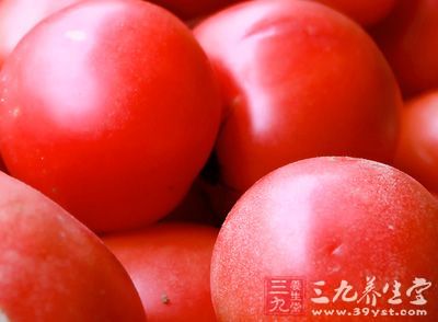 西紅柿中的類黃酮，既有降低毛細血管的通透性和防止其破裂的作用