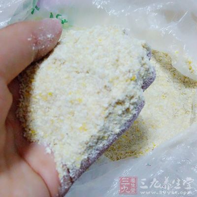 玉米面,白面,玉米粒,山核桃仁牛奶,白糖,酵母粉,油 玉米面,白面,玉米粒,山核桃仁牛奶,白糖,酵母粉,油