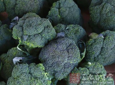 西蘭花一顆、蒜5瓣、豆豉醬一勺