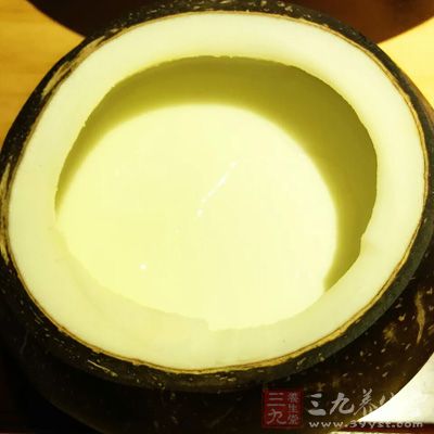 黃油70克，低筋面粉85克，牛奶70克
