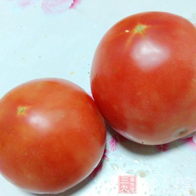 雞腿 四五只(也可用雞胸肉),番茄一大個 雞腿 四五只(也可用雞胸肉),番茄一大個