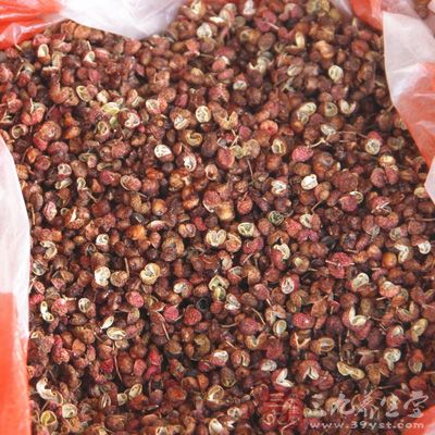排骨800克，粽子若干，蔥，姜，蒜，辣椒，花椒