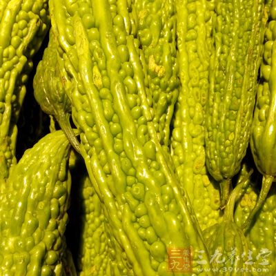 豬肋骨，苦瓜，生姜，大蔥，大蒜