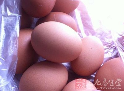 純牛奶 135g，淡奶油85g，全蛋