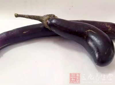 茄子250克，碎肉50克，蒜2瓣，蔥1顆，豆豉醬1調羹，醬油少量