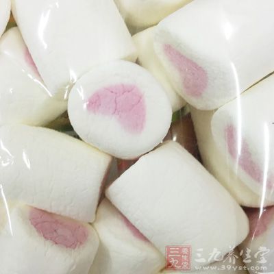 材料:各色棉花糖 材料:各色棉花糖