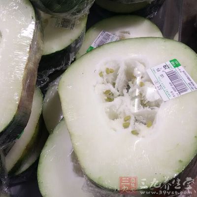 米鴨1/2只，冬瓜300公克，薏米1大匙