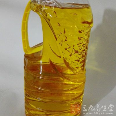 黃瓤紅薯1個,食用油50g,電烤箱油紙1張 黃瓤紅薯1個,食用油50g,電烤箱油紙1張