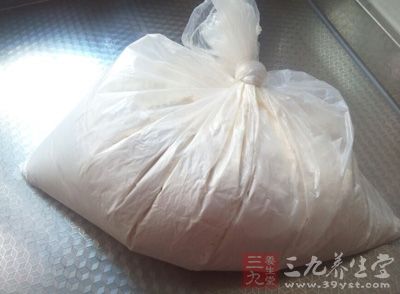 面粉,花生,胡蘿卜、洋蔥 、黃瓜、青豆、玉米粒 面粉,花生,胡蘿卜、洋蔥 、黃瓜、青豆、玉米粒