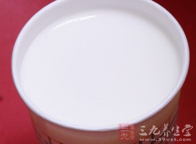 低筋面粉65克、雞蛋4個、玉米油50克、牛奶50克