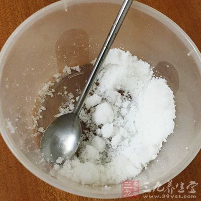 雞蛋4個，白糖75克，植物油40克