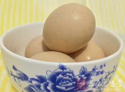 雞蛋(打散)2粒;砂糖35g;香草精數滴 雞蛋(打散)2粒;砂糖35g;香草精數滴