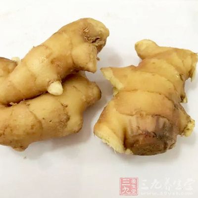 嫩雞1只,姜,洋蔥,蔥花,香菜,鹽焗粉,自制油辣子 嫩雞1只,姜,洋蔥,蔥花,香菜,鹽焗粉,自制油辣子