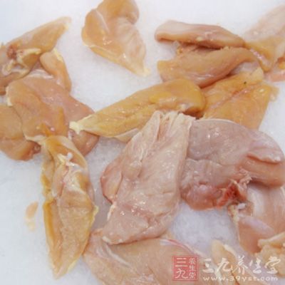 雞翅中4個，新奧爾良烤肉料20g，水20g，蜂蜜適量