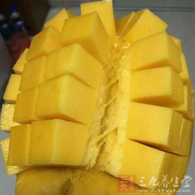雞半只、芒果1個約150克、節梨醬(瓶裝)150克 雞半只、芒果1個約150克、節梨醬(瓶裝)150克