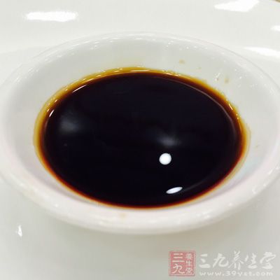 雞腿適量,醬油適量,鹽適量 雞腿適量,醬油適量,鹽適量