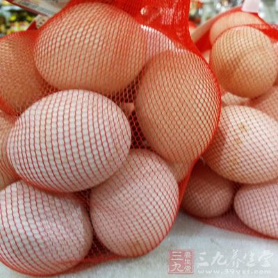 面粉3-4湯勺,雞蛋1個,牛奶適量,焦糖 面粉3-4湯勺,雞蛋1個,牛奶適量,焦糖