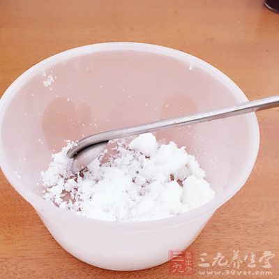 無鹽黃油48克,酸奶200克,雞蛋4個,低粉40克,玉米澱粉24克,細砂糖75克 無鹽黃油48克,酸奶200克,雞蛋4個,低粉40克,玉米澱粉24克,細砂糖75克