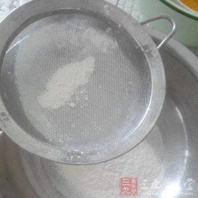 雞,炸雞粉,面粉,生粉,蔥,姜,桂皮,香葉,八角 雞,炸雞粉,面粉,生粉,蔥,姜,桂皮,香葉,八角