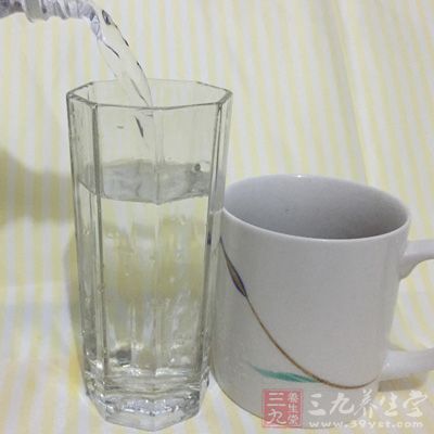 米粉、水、石灰水 米粉、水、石灰水