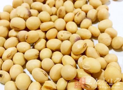 干黃豆500g、生姜100g、干紅椒50g、鹽50g