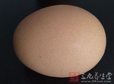 面粉約300克，雞蛋3只，清水或牛奶若干，蔥花香菜碎一小碗，鹽，花椒粉