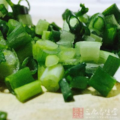 面粉500克、青瓜200克、大蔥50克、肉末50克、東北大醬100克