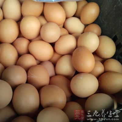 土雞蛋,醪糟二勺,枸杞,純淨水少許 土雞蛋,醪糟二勺,枸杞,純淨水少許