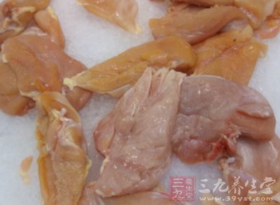雞胸肉400公克,鹽水鹵汁1000㏄ 雞胸肉400公克,鹽水鹵汁1000㏄
