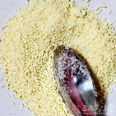 豆瓣醬100克，食鹽25克，味精25克，色拉油400克，白糖50克