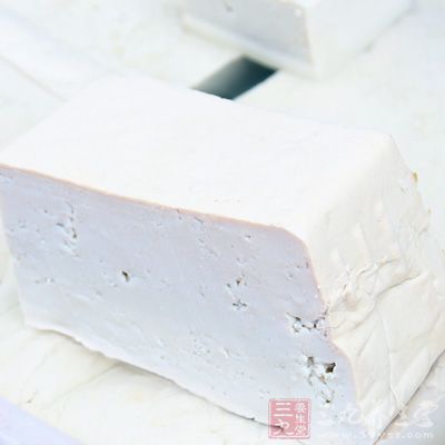日本豆腐,蝦仁,小番茄,甜玉米,黃瓜,胡蘿卜,木耳 日本豆腐,蝦仁,小番茄,甜玉米,黃瓜,胡蘿卜,木耳