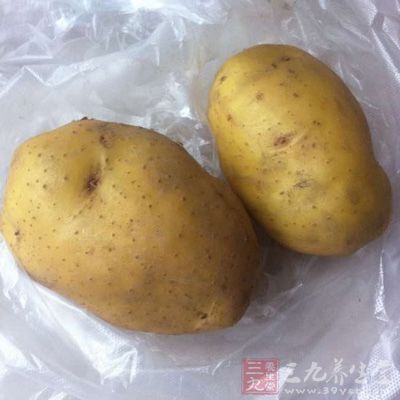 土豆(黃皮)250克,豬裡脊肉100克,植物油50克 土豆(黃皮)250克,豬裡脊肉100克,植物油50克
