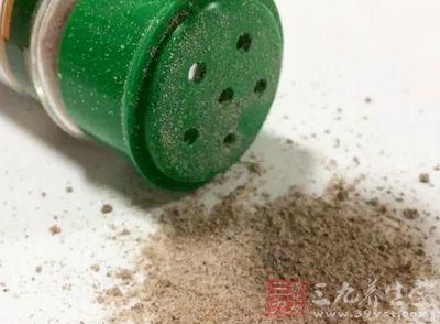 洋芋2個,黑胡椒粉4g,鹽1茶匙5g 洋芋2個,黑胡椒粉4g,鹽1茶匙5g
