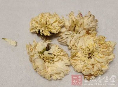 菊花6g,干山楂片9g,普洱茶9g,蜂蜜1湯匙(15ml) 菊花6g,干山楂片9g,普洱茶9g,蜂蜜1湯匙(15ml)